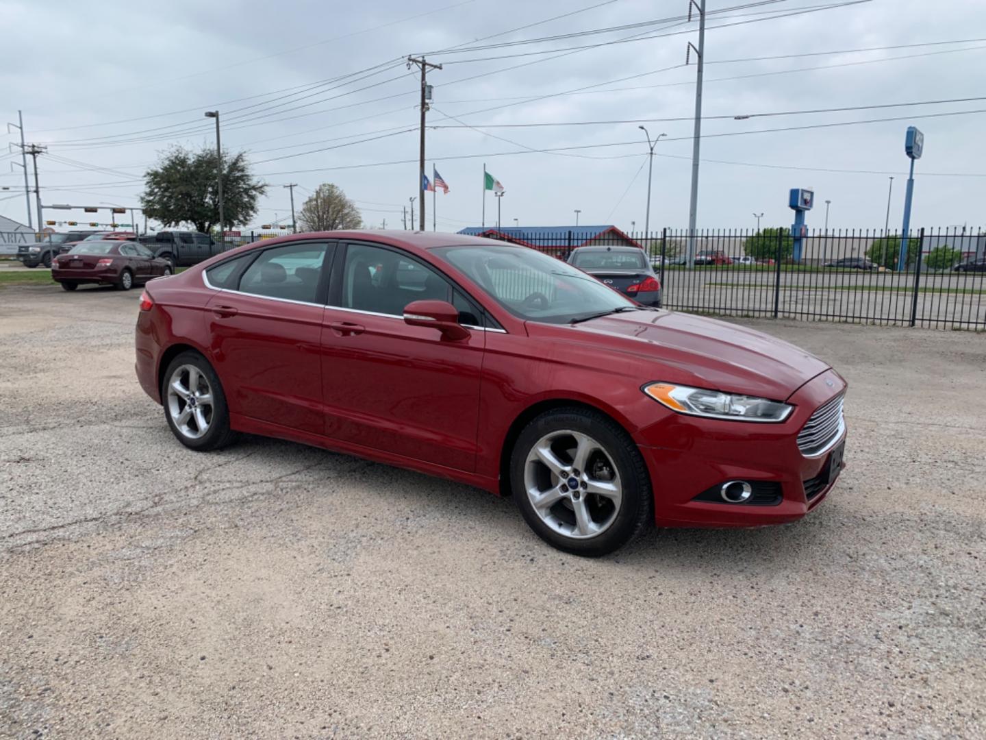 2015 Maroon /Black Ford Fusion SE (3FA6P0H95FR) with an 2.0L L4 DOHC 16V engine, Automatic transmission, located at 1830 North Belt Line Road, Irving, TX, 75061, (469) 524-0199, 32.834373, -96.993584 - Photo#9